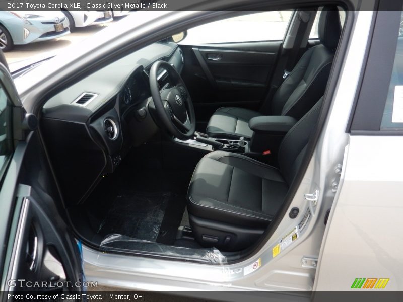 Classic Silver Metalic / Black 2017 Toyota Corolla XLE