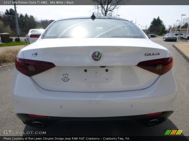 Alfa White / Black 2017 Alfa Romeo Giulia Ti AWD