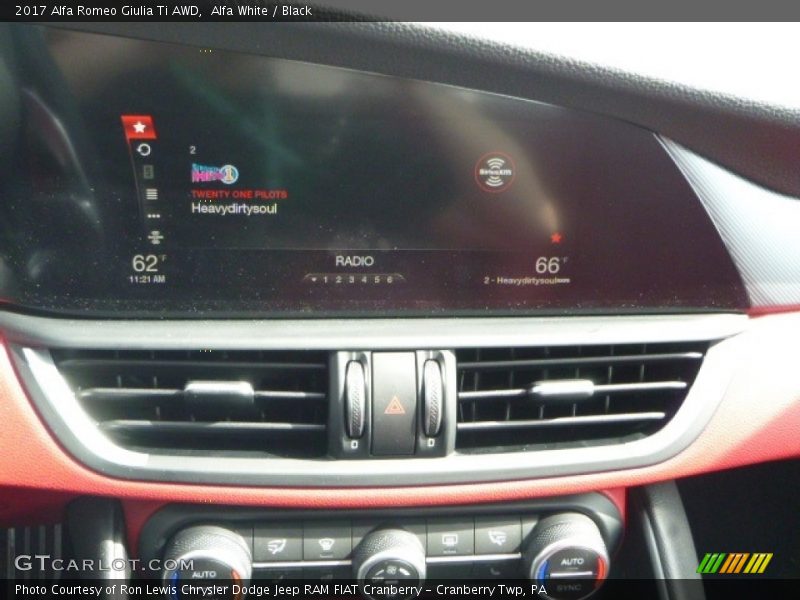 Alfa White / Black 2017 Alfa Romeo Giulia Ti AWD