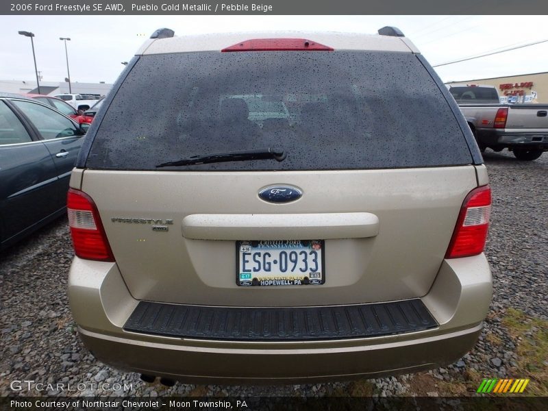 Pueblo Gold Metallic / Pebble Beige 2006 Ford Freestyle SE AWD