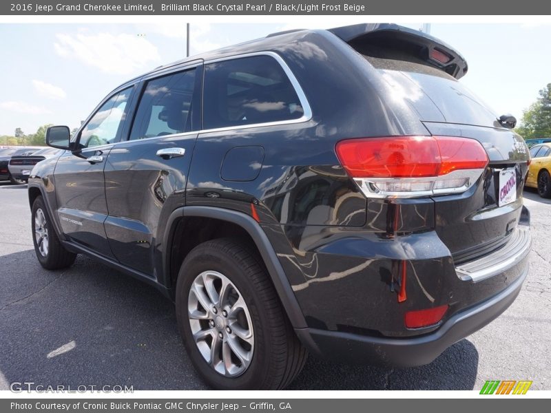 Brilliant Black Crystal Pearl / Black/Light Frost Beige 2016 Jeep Grand Cherokee Limited