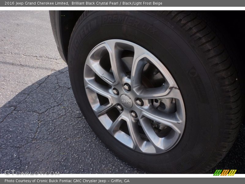 Brilliant Black Crystal Pearl / Black/Light Frost Beige 2016 Jeep Grand Cherokee Limited