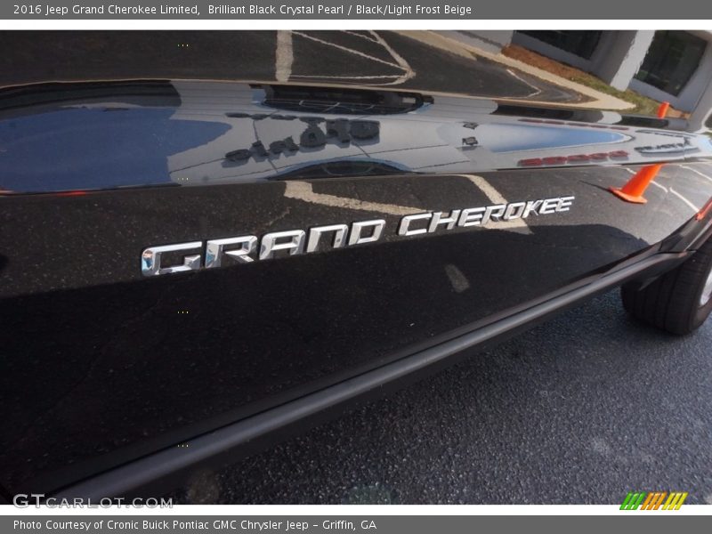 Brilliant Black Crystal Pearl / Black/Light Frost Beige 2016 Jeep Grand Cherokee Limited