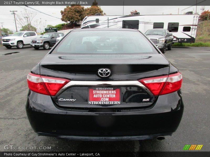 Midnight Black Metallic / Black 2017 Toyota Camry SE