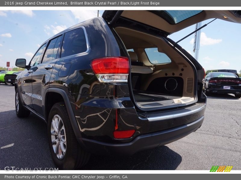 Brilliant Black Crystal Pearl / Black/Light Frost Beige 2016 Jeep Grand Cherokee Limited