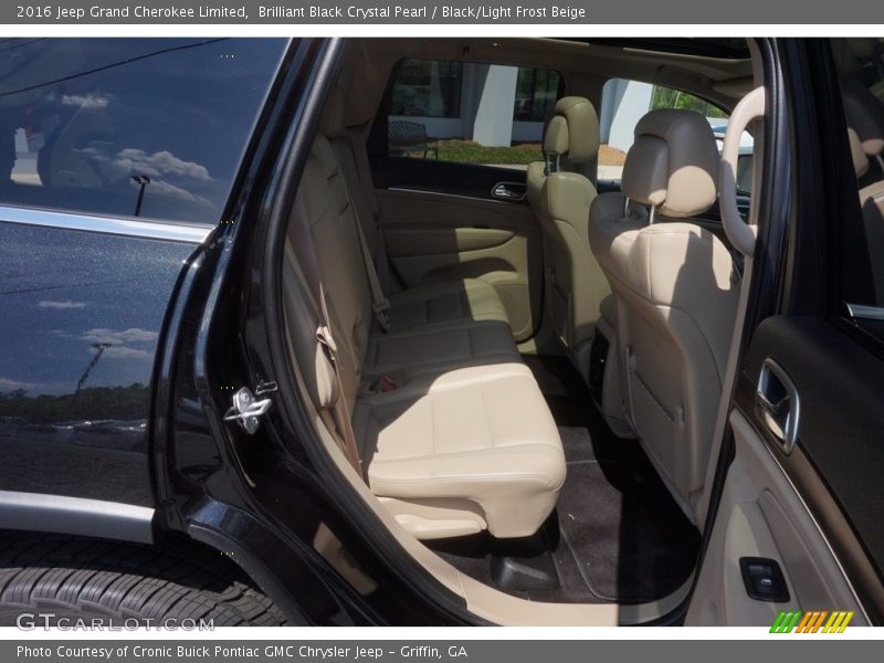 Brilliant Black Crystal Pearl / Black/Light Frost Beige 2016 Jeep Grand Cherokee Limited