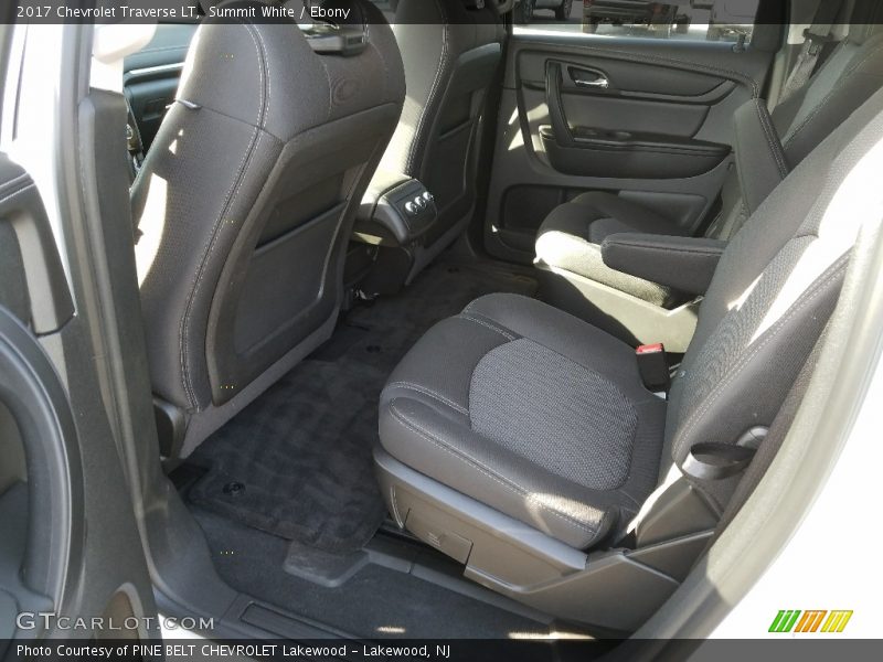 Summit White / Ebony 2017 Chevrolet Traverse LT