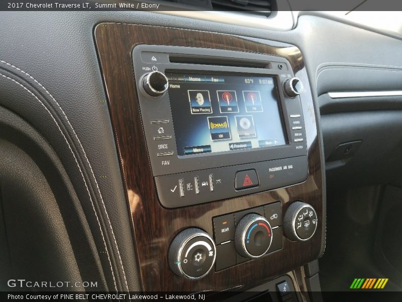 Summit White / Ebony 2017 Chevrolet Traverse LT