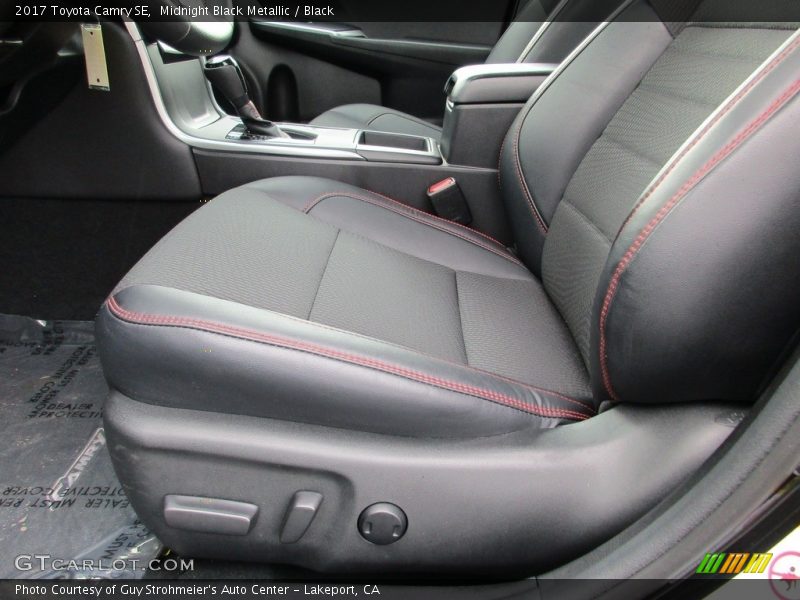 Midnight Black Metallic / Black 2017 Toyota Camry SE