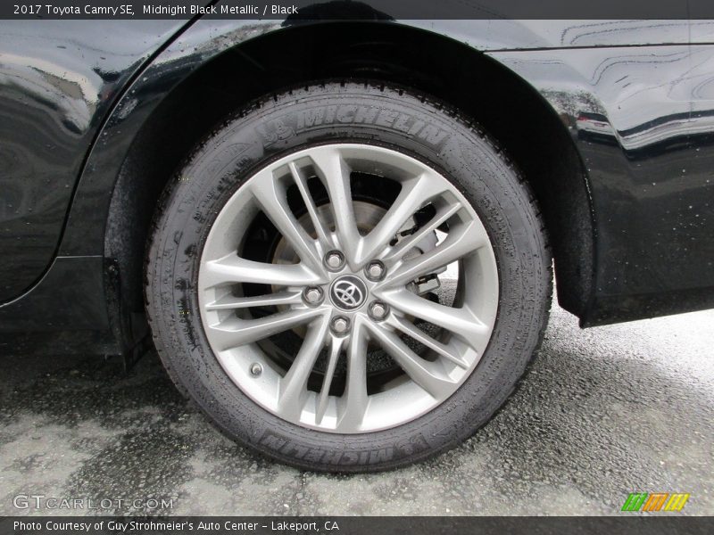 Midnight Black Metallic / Black 2017 Toyota Camry SE