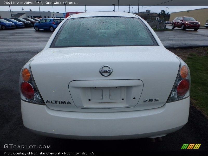 Satin White / Charcoal 2004 Nissan Altima 2.5 S