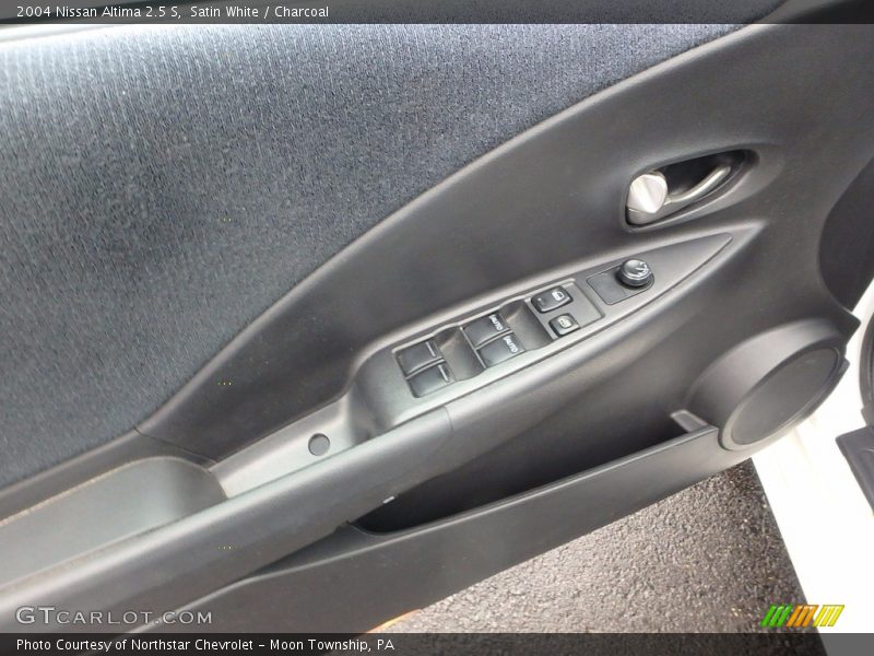 Satin White / Charcoal 2004 Nissan Altima 2.5 S
