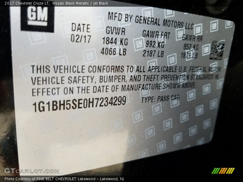 Mosaic Black Metallic / Jet Black 2017 Chevrolet Cruze LT