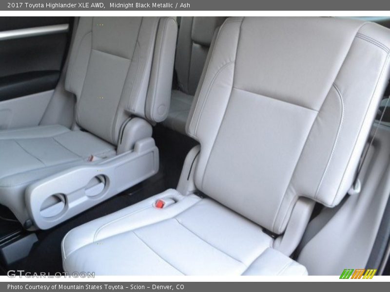 Midnight Black Metallic / Ash 2017 Toyota Highlander XLE AWD