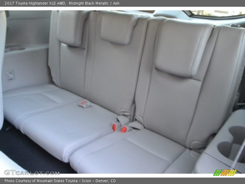Midnight Black Metallic / Ash 2017 Toyota Highlander XLE AWD