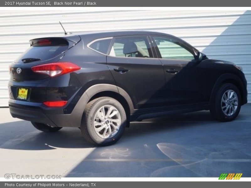 Black Noir Pearl / Black 2017 Hyundai Tucson SE