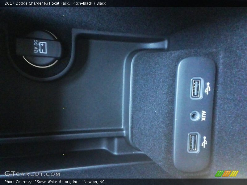 Pitch-Black / Black 2017 Dodge Charger R/T Scat Pack