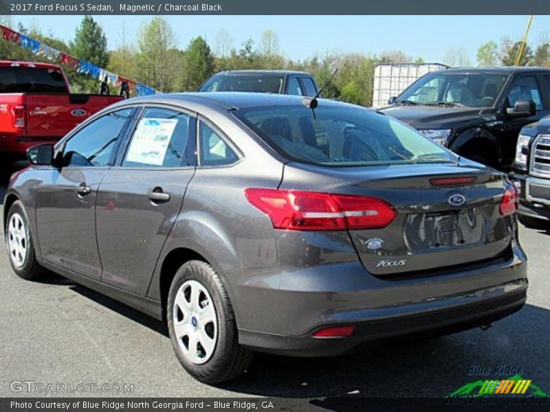 Magnetic / Charcoal Black 2017 Ford Focus S Sedan