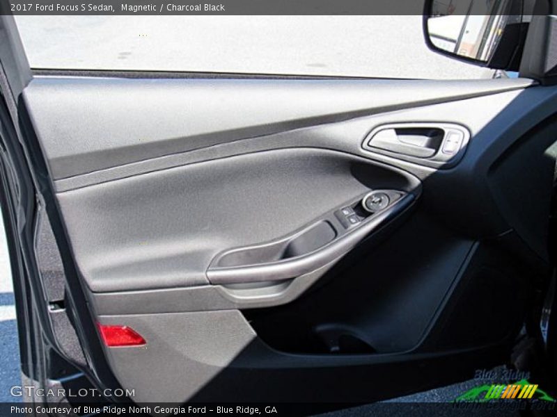 Magnetic / Charcoal Black 2017 Ford Focus S Sedan
