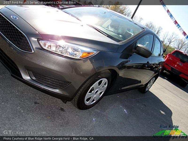 Magnetic / Charcoal Black 2017 Ford Focus S Sedan