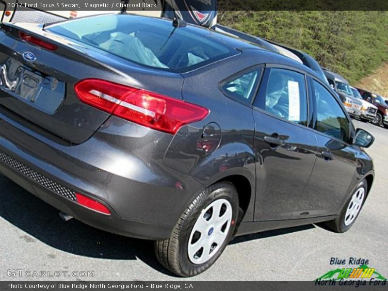 Magnetic / Charcoal Black 2017 Ford Focus S Sedan