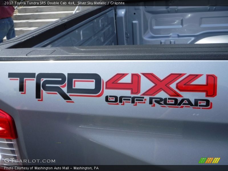 2017 Tundra SR5 Double Cab 4x4 Logo