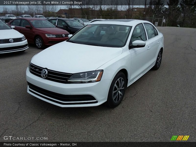 Front 3/4 View of 2017 Jetta SE