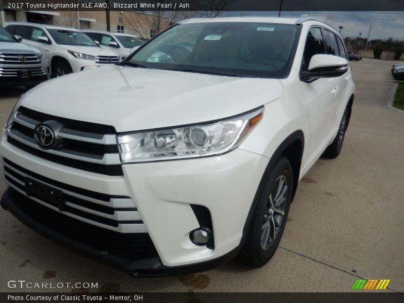 Blizzard White Pearl / Ash 2017 Toyota Highlander XLE AWD