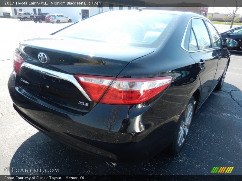 Midnight Black Metallic / Ash 2017 Toyota Camry XLE