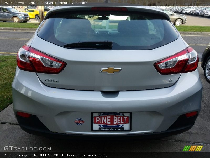 Silver Ice Metallic / Jet Black 2017 Chevrolet Cruze LT