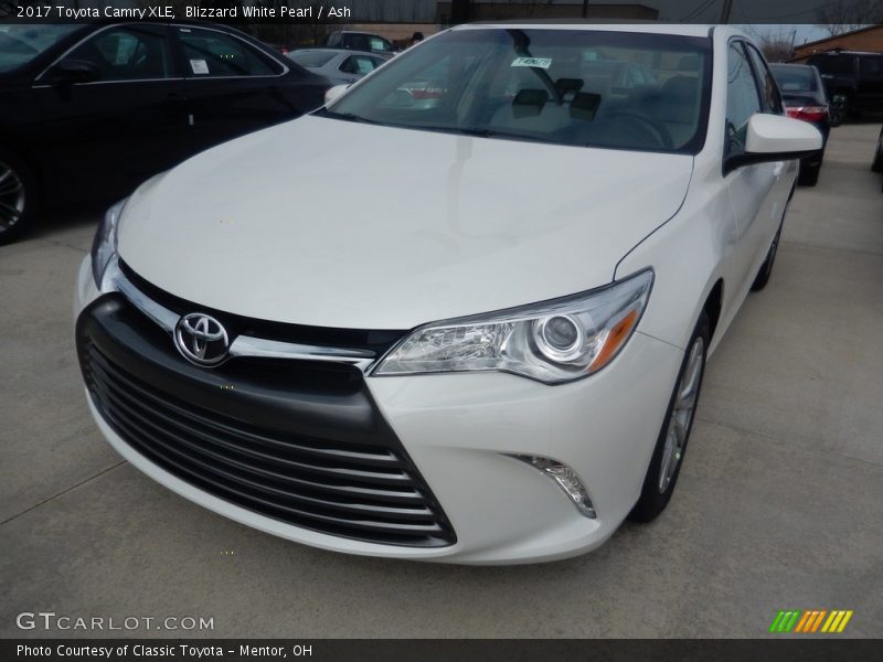 Blizzard White Pearl / Ash 2017 Toyota Camry XLE