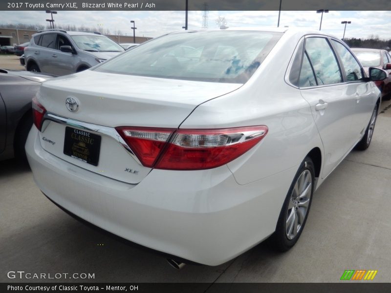 Blizzard White Pearl / Ash 2017 Toyota Camry XLE