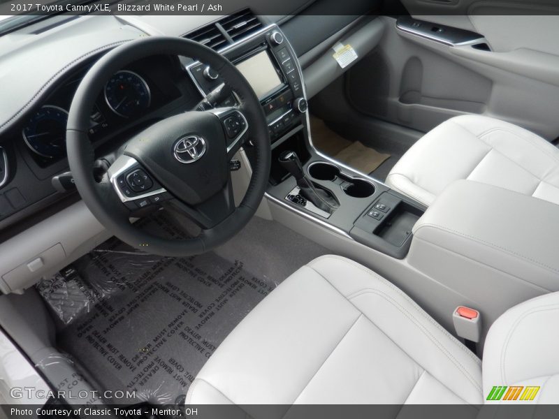 Blizzard White Pearl / Ash 2017 Toyota Camry XLE