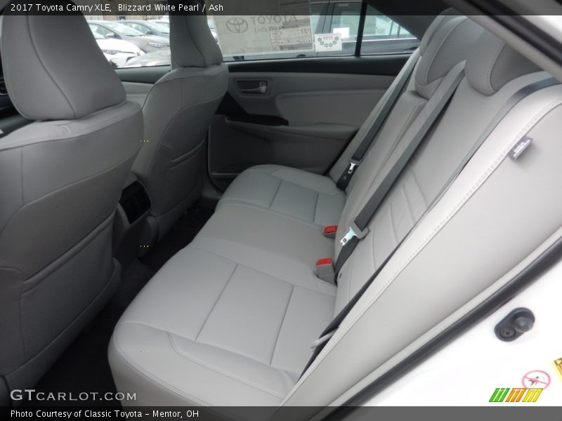 Blizzard White Pearl / Ash 2017 Toyota Camry XLE