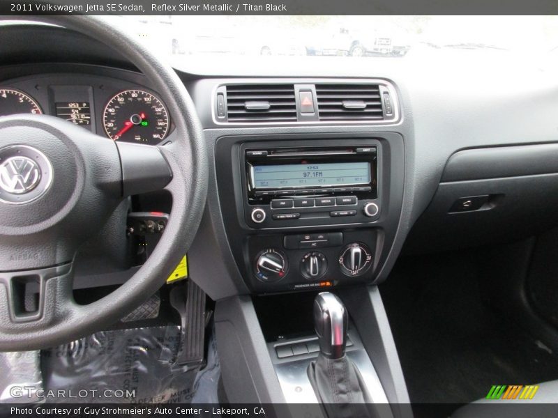 Reflex Silver Metallic / Titan Black 2011 Volkswagen Jetta SE Sedan