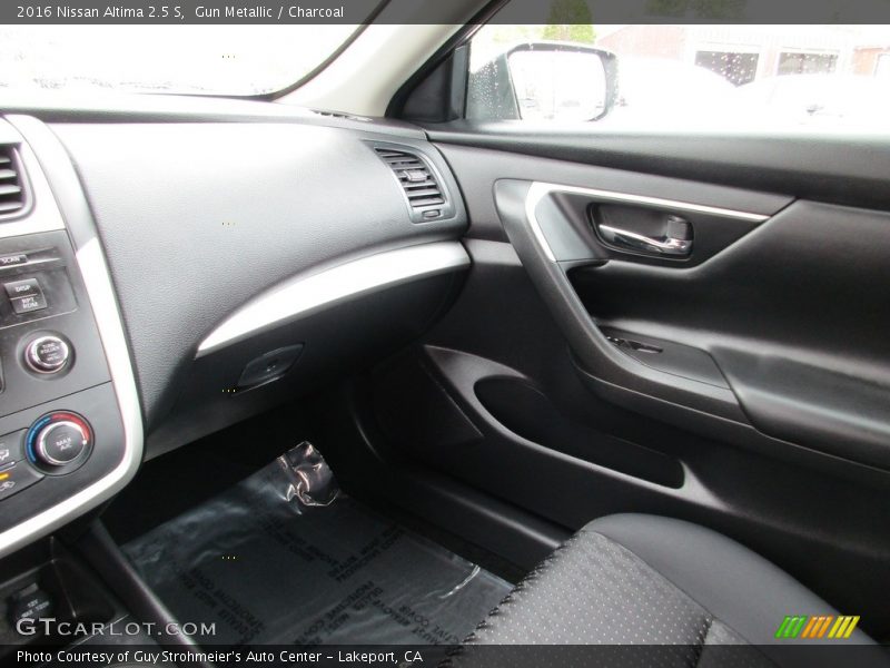 Gun Metallic / Charcoal 2016 Nissan Altima 2.5 S