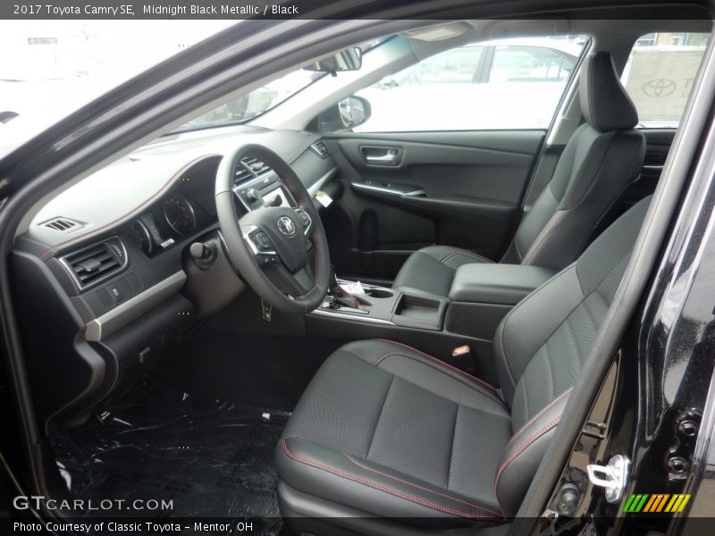 Midnight Black Metallic / Black 2017 Toyota Camry SE