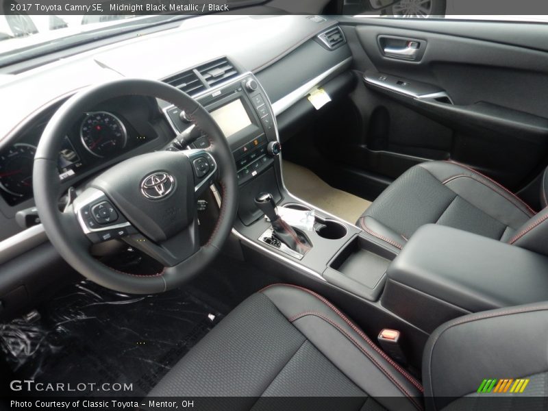 Midnight Black Metallic / Black 2017 Toyota Camry SE