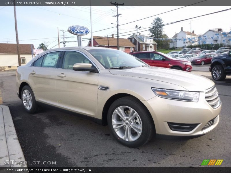 Front 3/4 View of 2017 Taurus SEL