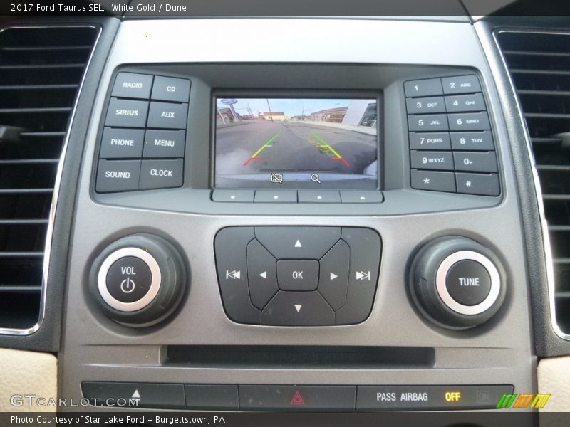 Controls of 2017 Taurus SEL