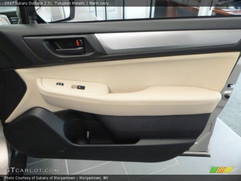 Tungsten Metallic / Warm Ivory 2017 Subaru Outback 2.5i