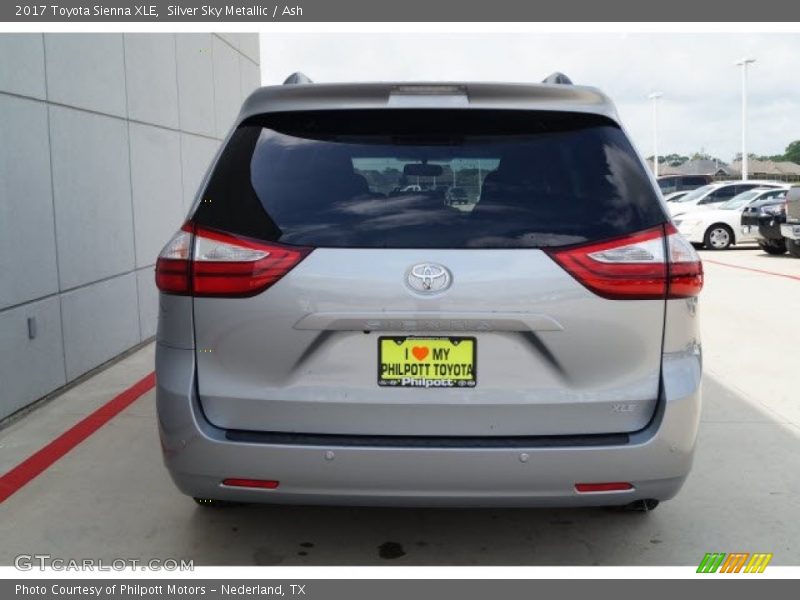 Silver Sky Metallic / Ash 2017 Toyota Sienna XLE