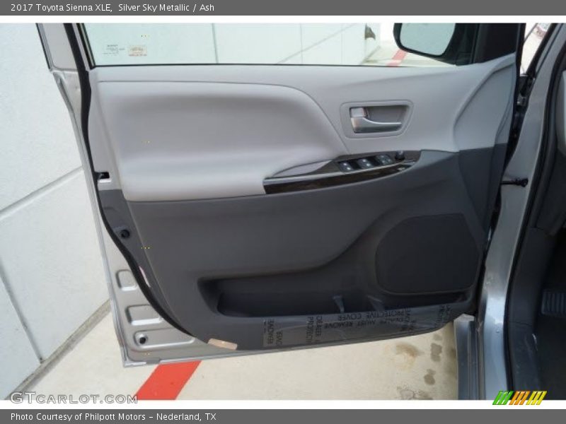 Silver Sky Metallic / Ash 2017 Toyota Sienna XLE
