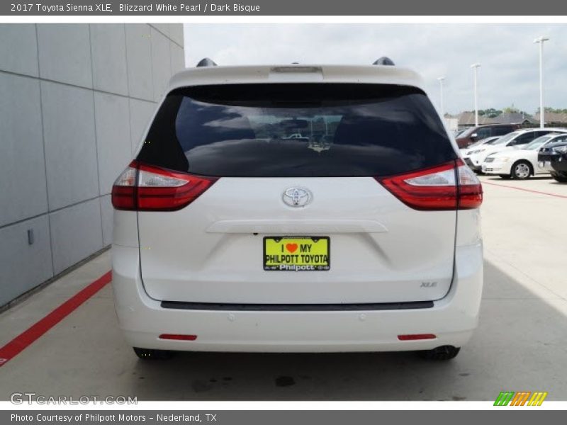 Blizzard White Pearl / Dark Bisque 2017 Toyota Sienna XLE