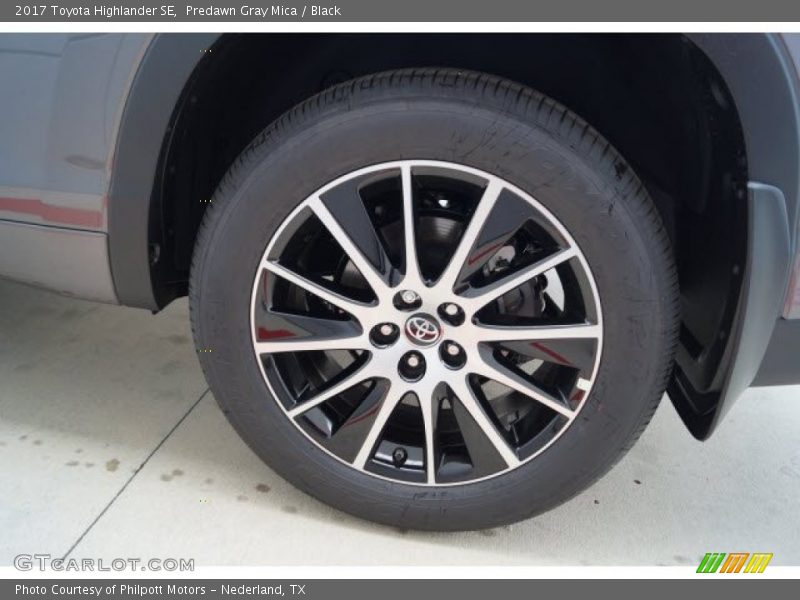 Predawn Gray Mica / Black 2017 Toyota Highlander SE