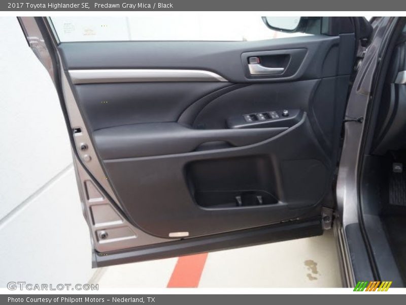Predawn Gray Mica / Black 2017 Toyota Highlander SE