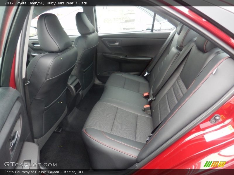 Ruby Flare Pearl / Black 2017 Toyota Camry SE