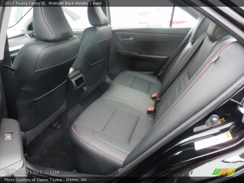 Midnight Black Metallic / Black 2017 Toyota Camry SE