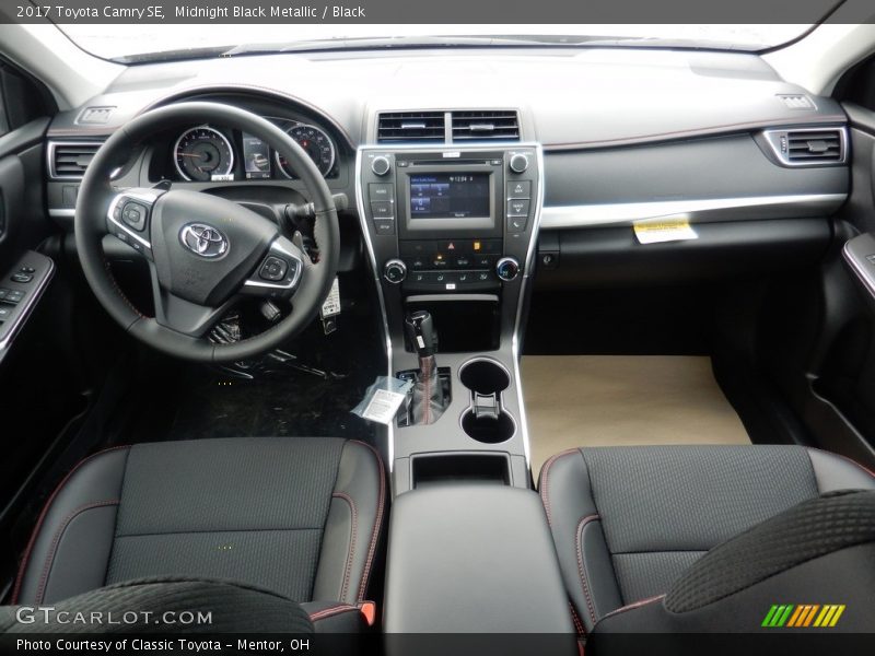 Midnight Black Metallic / Black 2017 Toyota Camry SE