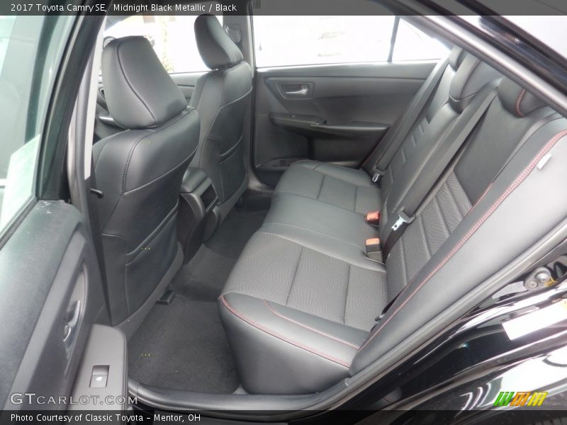 Midnight Black Metallic / Black 2017 Toyota Camry SE